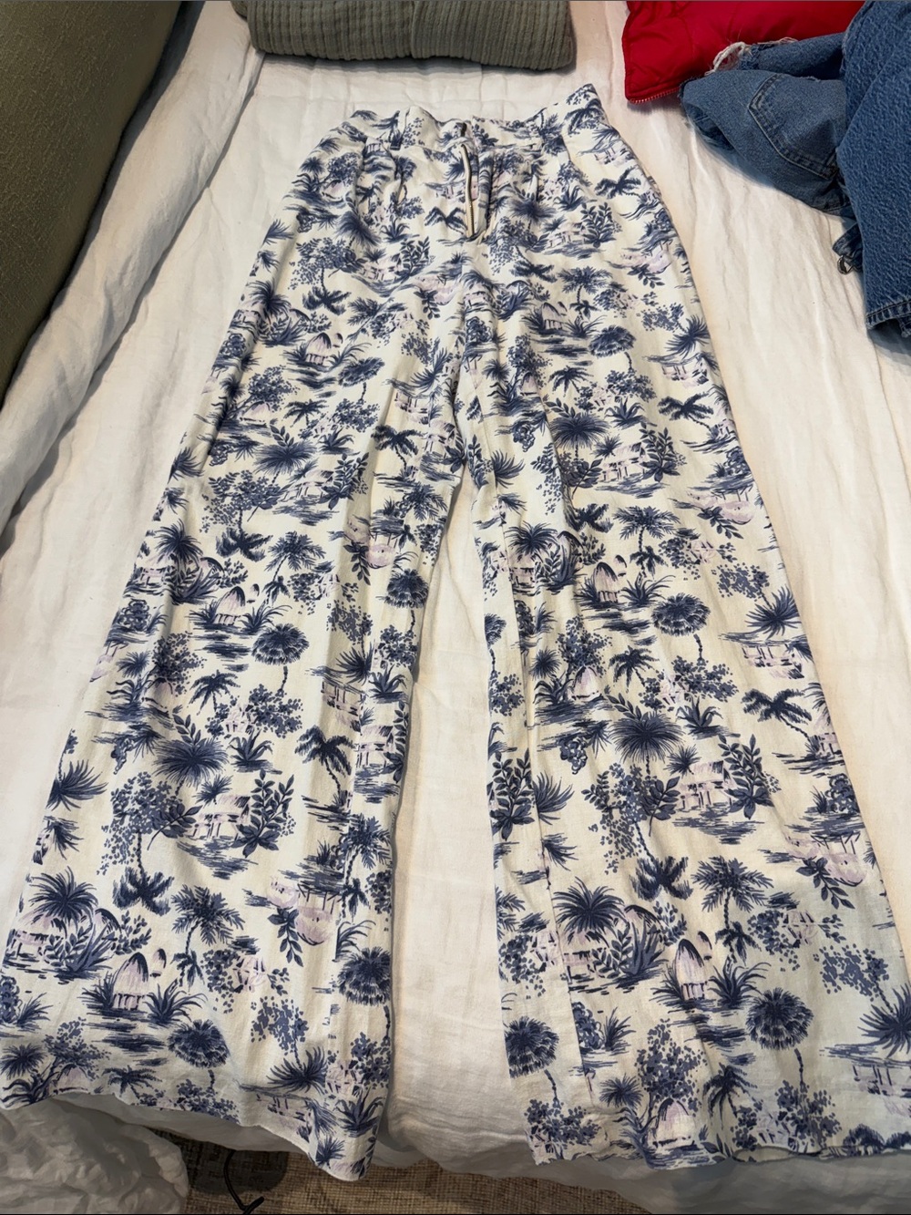 Women's Abercrombie & Fitch XS Wide-Leg Printed Beach Jeans - Blue on Cream